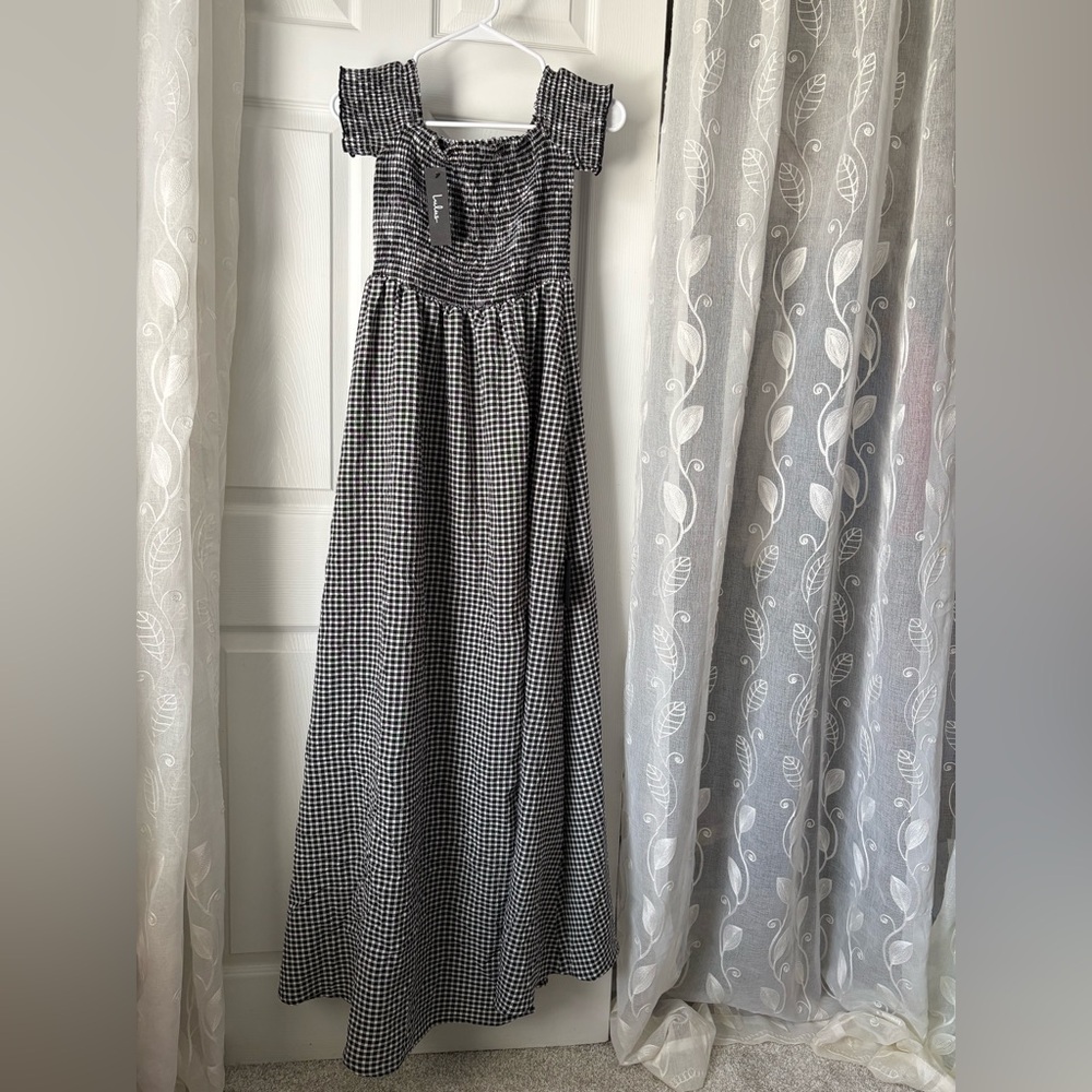 New NWT Lulus Gingham Smocked Maxi Dress off the shoulder side pockets size M